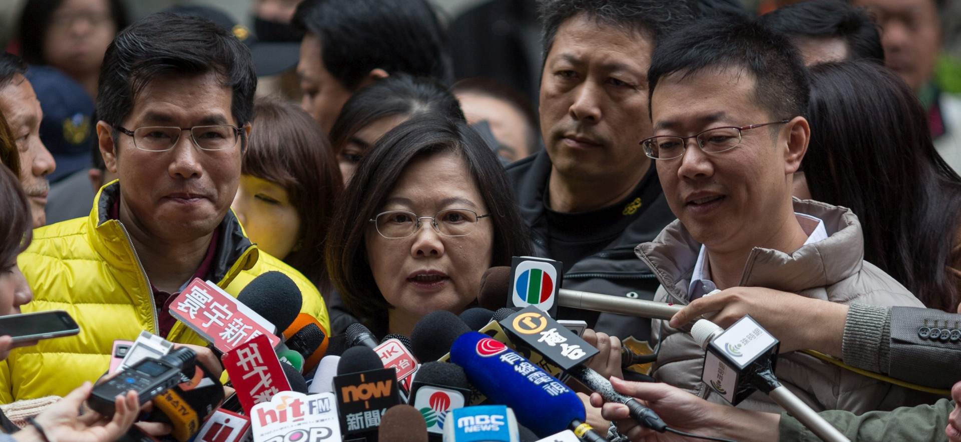 epa05104154 Chairwoman of the pro-independence Democratic Progressive Party (DPP) and presidential candidate Tsai Ing-wen (C) talks to members of the media after casting her vote in a school in New Taipei City, Taiwan, 16 January 2016. Several polls conducted last week suggest that Tsai is at least 20 percent ahead of her main rival Eric Chu, the candidate for the ruling Nationalists.  EPA/JEROME FAVRE