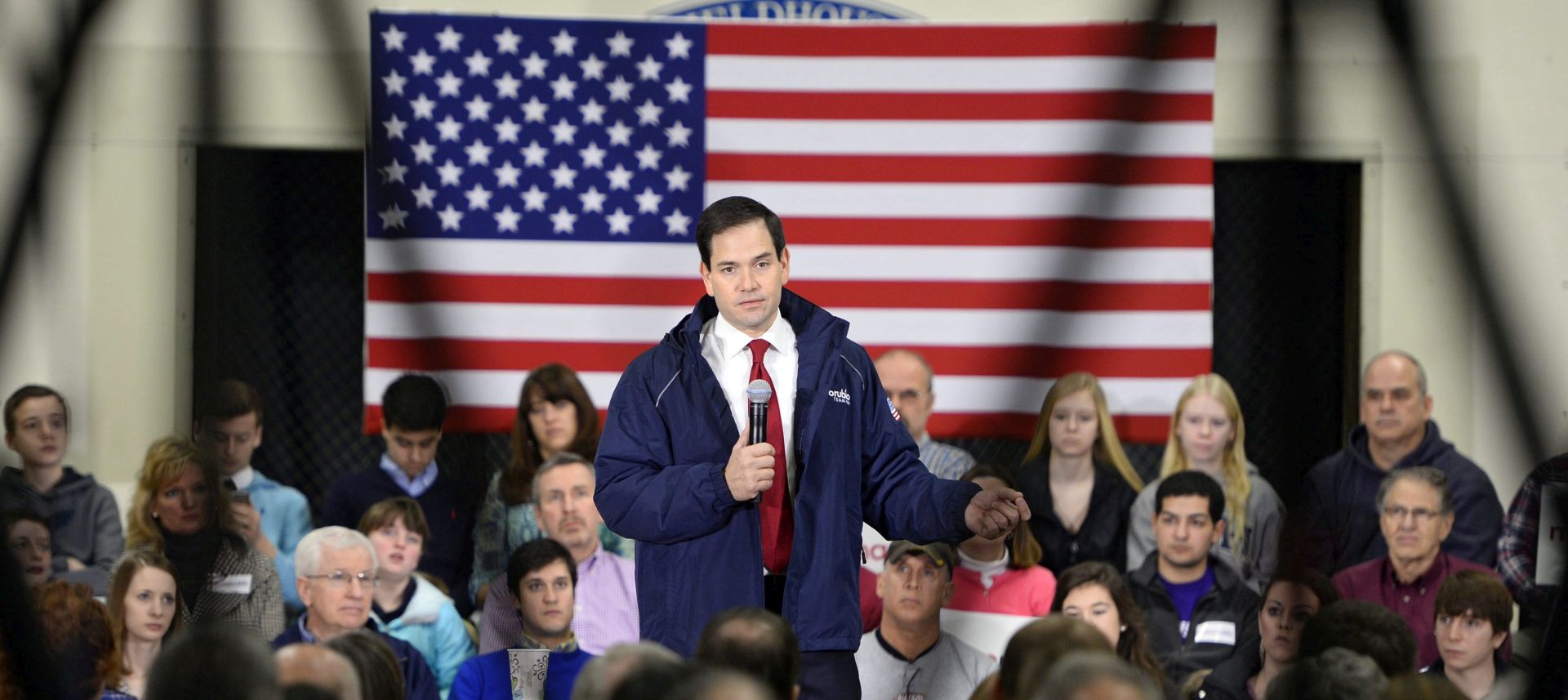 epa05141261 United States Senator and Republican Presidential hopeful Marco Rubio speaks during a campaign stop in Bow, New Hampshire, USA, 03 February 2016. Rubio is campaigning in New Hampshire leading up to the New Hampshire primary to be held on 09 February 2016.  EPA/CJ GUNTHER