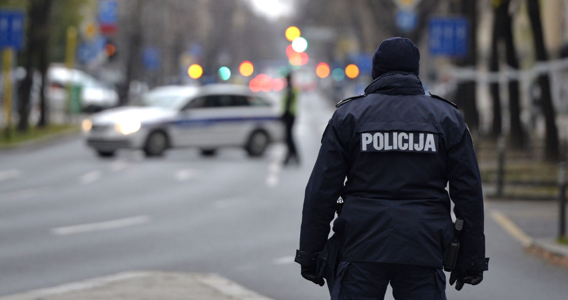 25.11.2015., Zagreb - Policijsko osiguranje oko hotela Westin zbog dolaska kolone s americkim potpredsjednikom Joeom Bidenom koji je u Hrvatsku stigao na summit Brdo-Brijuni. Americki potpredsjednik Biden trebao bi tijekom posjeta Zagrebu biti smjesten u hotelu Westin. 
Photo: Marko Lukunic/PIXSELL