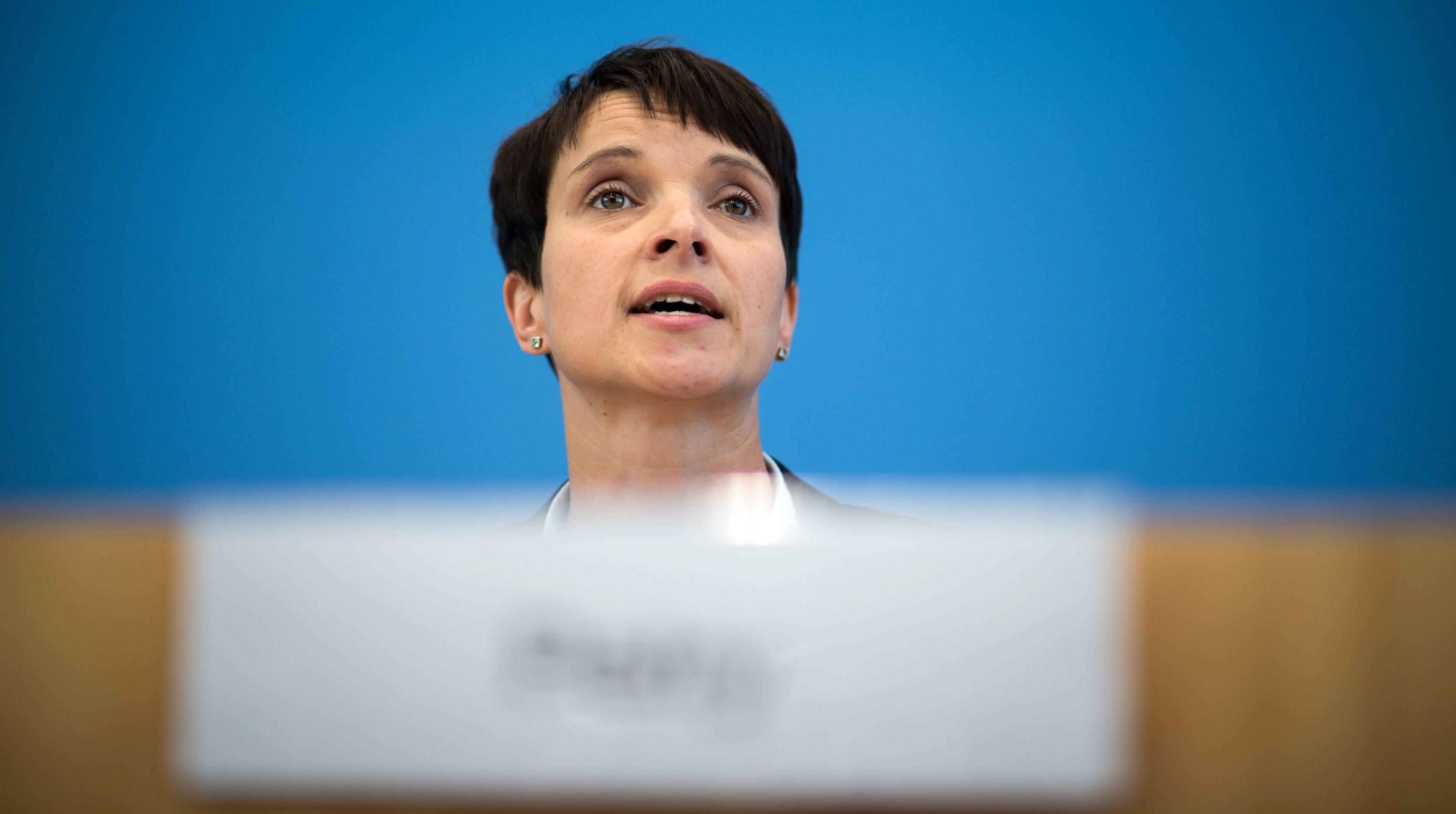 epa05547748 Alternative for Germany (AfD) party leader Frauke Petry answer questions during a press conference in the wake of the Berlin House of Representatives elections, in Berlin, Germany, 19 September 2016.  EPA/WOLFGANG KUMM