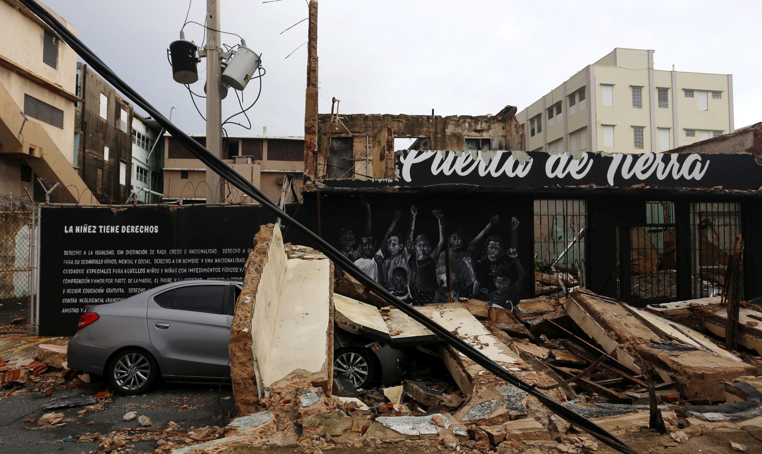 epa06217759 View of damages caused by Hurricane Maria as it passes through San Juan, Puerto Rico, 21 September 2017. US President Donald Trump approved the declaration of 'disaster' for Puerto Rico because of the impact of Hurricane Maria on the island, where it caused at least one death and left almost all of its 3.5 million people without energy electric, the White House reported on the same day.  EPA/THAIS LLORCA