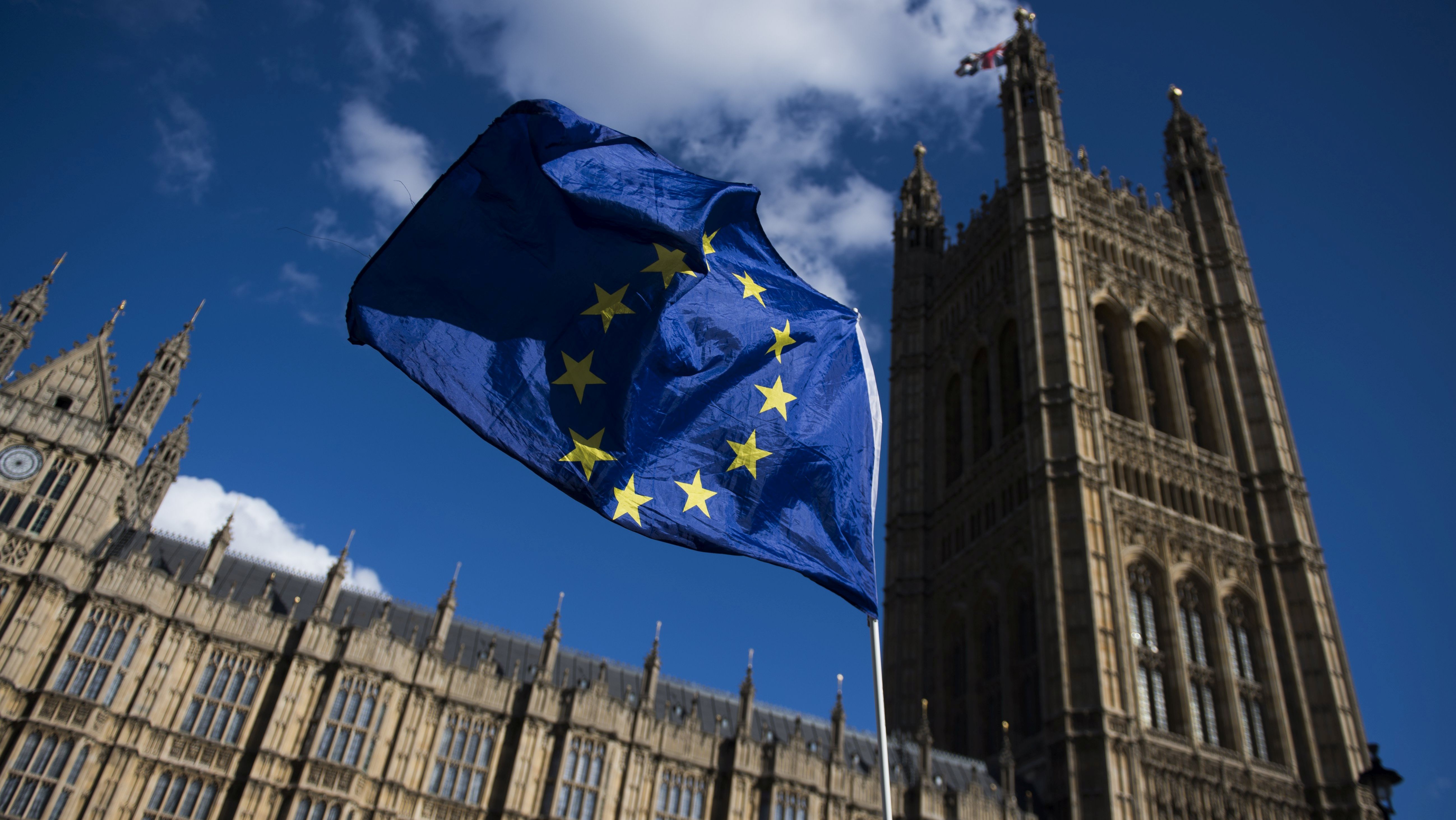 epa06219969 A EU Flag flown by a protester next to the Houses of Parliament in Central London, Britain, 22 September 2017. British Prime Minister Theresa May delivered a speech in Florence, Italy on 22 September outlining the British governments plans for the United Kingdom to leave the European Union.  EPA/WILL OLIVER