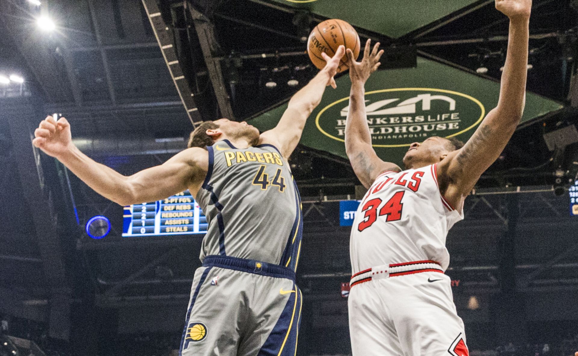 epa07209157 Chicago Bulls forward Wendell Carter Jr. (R) and Indiana Pacers forward Bojan Bogdanovic of Croatia (L) battle for a rebound during the NBA game between the Chicago Bulls and the Indiana Pacers at Bankers Life Fieldhouse in Indianapolis, Indiana, USA, 04 December 2018.  EPA/TANNEN MAURY  SHUTTERSTOCK OUT