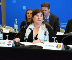 Dubrovnik, 05.03.2019. - EU 28 ministarska konferencija „Prijatelji kohezije - kohezijska politika i strukturne reforme nakon 2020. godine“ održava se u utorak u Dubrovniku u organizaciji Ministarstva regionalnog razvoja i fondova Europske unije, a uz ministricu Gabrijelu Žalac nazoči joj i povjerenica Europske komisije odgovorna za regionalnu politiku Corina Creţu. Na fotografiji Gabrijela Žalac.
foto HINA/ Baldo MARUNČIĆ/ ml