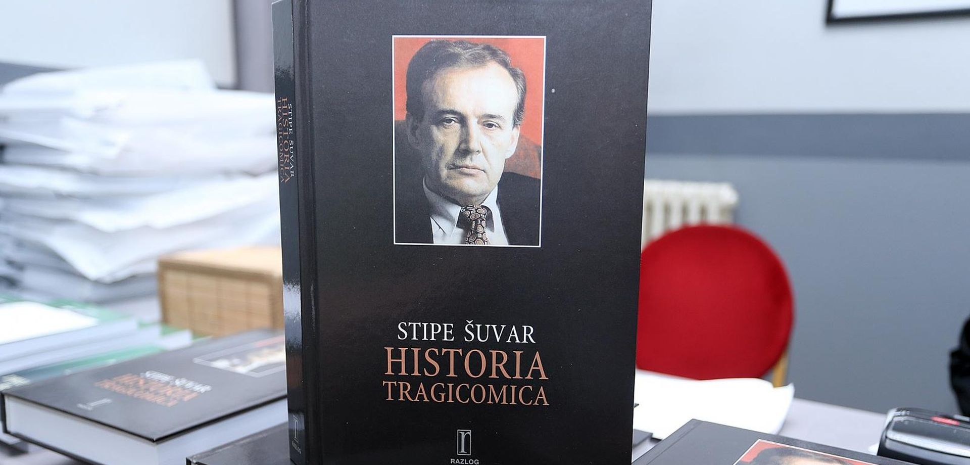 03.04.2014., Zagreb - Promocija knjige Stipe Suvara: Historia Tragicomica u Novinarskom domu. O knjizi su govorili: Pero Kvesic, Dragan Markovina, Predrag Matvejevic, Stipe Mesic i Mira Suvar koja je ujedno i urednica knjige. 
Photo: Goran Stanzl/PIXSELL