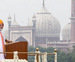 epa07774136 Indian Prime Minister Narendra Modi addresses the nation from the Red Fort during Independence Day celebrations in New Delhi, India, 15 August 2019. Modi hoisted the national flag at the historic Red Fort marking 72 years of independence from Britain since 1947.  EPA/HARISH TYAGI