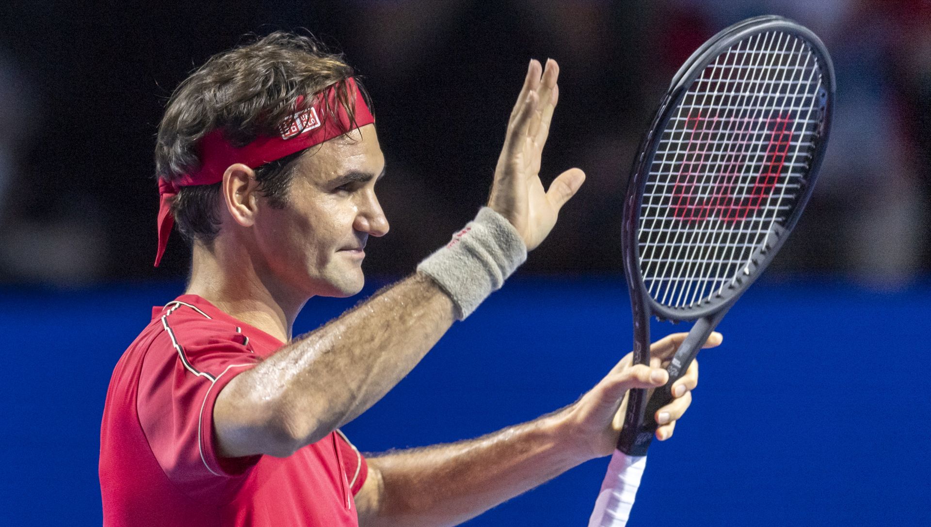 epa07939050 Switzerland's Roger Federer cheers after winning his first round match against Germany's Peter Gojowczyk at the Swiss Indoors tennis tournament in Basel, Switzerland, 21 October 2019.  EPA/GEORGIOS KEFALAS