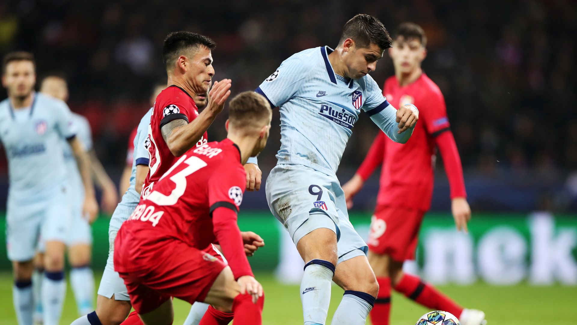 epa07977253 Alvaro Morata (C) of Atletico is pressured by Mitchell Weiser (foreground L) and Charles Aranguiz of Bayer Leverkusen during the UEFA Champions League group D soccer match between Bayer Leverkusen and Atletico Madrid in Leverkusen, Germany, 06 November 2019.  EPA/FRIEDEMANN VOGEL