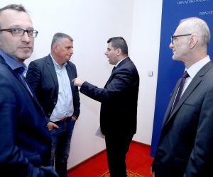 09.05.2019., Zagreb - U Saboru je odrzana konferencija za medije Kluba zastupnika Mosta nezavisnih lista, na kojoj su o zahtjevu za ocjenu ustavnosti Zakona o financiranju politickih aktivnosti, izborne promidzbe i referenduma govorili zastupnici Robert Podolnjak i Nikola Grmoja. 
Photo: Patrik Macek/PIXSELL