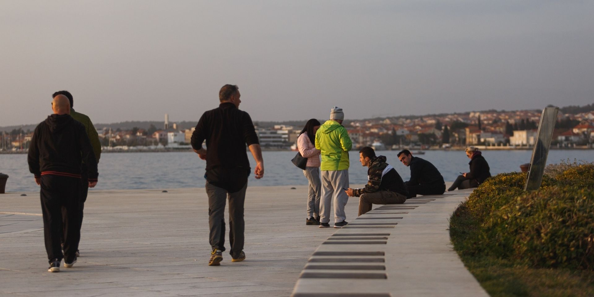 29.03.2020 Zadar - Zadrani izasli na Pozdrav Suncu na zrak i predivan zalazak. Photo: Marko Dimic/PIXSELL