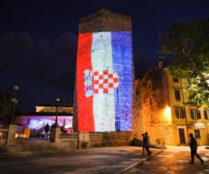 29.05.2020., Zadar - Povodom Dana drzavnosti djelovi grada zasjali su obojeni. Pozdrav suncu zasvjetlio je u bojama hrvatskog grba, a ulice su bile obasjane trobojnicama u spomen na konstituiranje prvog Sabora. 
Photo: Dino Stanin/PIXSELL