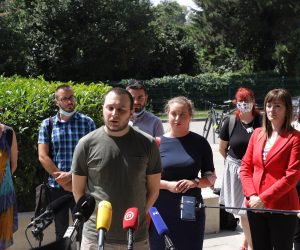 Zagreb, 13.08.2020. - U Središnjem državnom uredu za demografiju i mlade na poziv državne tajnice Željke Josić održao se prvi radni sastanak s predstavnicima organizacija i udruga mladih.Na slici Josip miličević,Željka Josić i Tanja Herceg.foto HINA/ Tomislav PAVLEK/tp