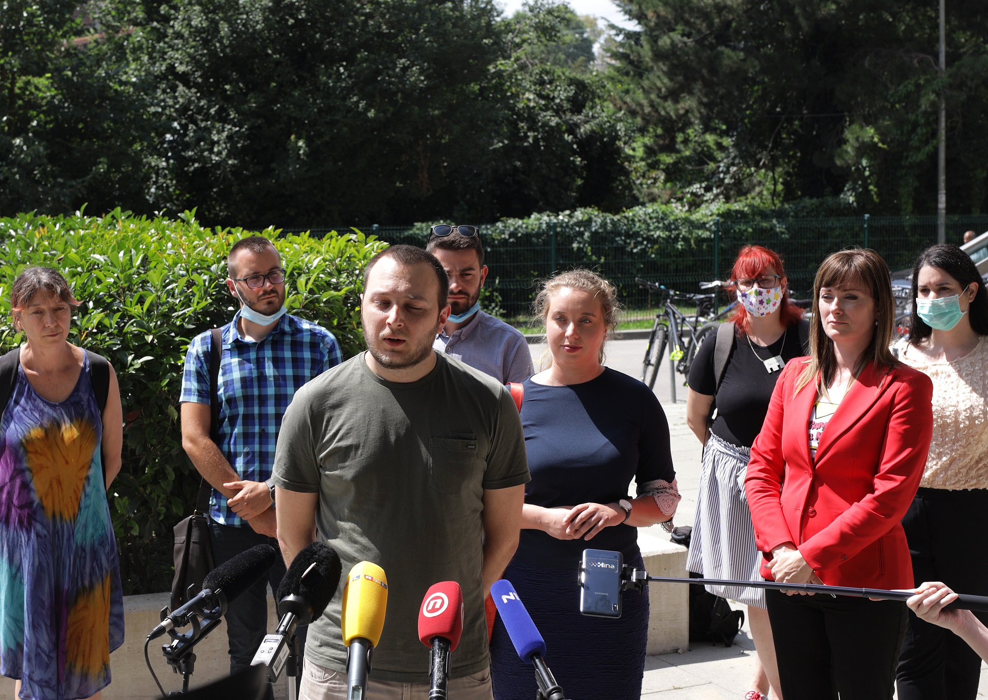 Zagreb, 13.08.2020. - U Središnjem državnom uredu za demografiju i mlade na poziv državne tajnice Željke Josić održao se prvi radni sastanak s predstavnicima organizacija i udruga mladih.Na slici Josip miličević,Željka Josić i Tanja Herceg.foto HINA/ Tomislav PAVLEK/tp