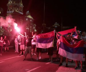 30, August, 2020, Belgrade - After the first results of the parliamentary elections, supporters of the Montenegrin opposition in Serbia gathered in front of the Serbian Parliament to celebrate the victory. Photo: Antonio Ahel/ATAImages

30, avgust , 2020, Beograd - Simpatizeri opozicije Crne Gore u Srbiji po dobijanju prvih rezultata parlamentarnih izbora okupili su se ispred Skupstine Srbije da proslave pobedu . Photo: Antonio Ahel/ATAImages