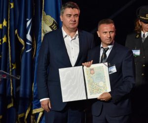 04.08.2020., Knin - Predsjednik RH Zoran Milanovic na kninskoj tvrdjavi odlikovao generale iz Vojno-redarstvene akcije Oluja. Mijo Jelic.
Photo: Hrvoje Jelavic/PIXSELL