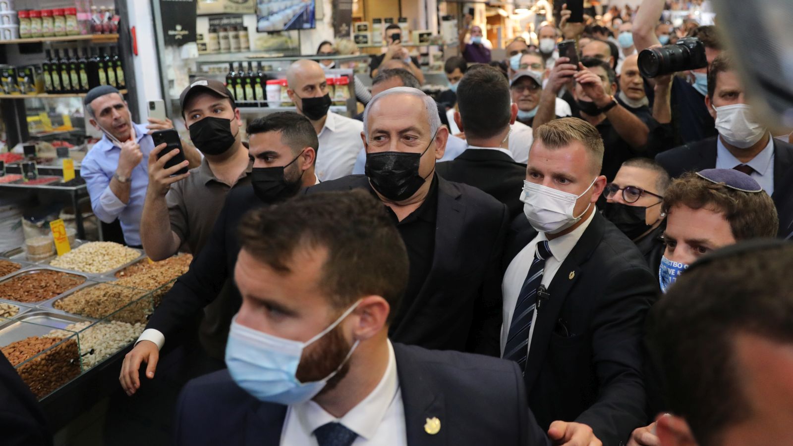 epa09089964 Israeli Prime Minister and leader of the Likud party Benjamin Netanyahu visits the Mahane Yehuda Market as part of his elections campaign in Jerusalem, Israel, 22 March 2021. Israel is expected to hold legislative elections on 23 March 2021 to elect the members of the 24th Knesset.  EPA/ABIR SULTAN