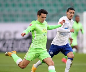 epa09071959 Josip Brekalo (L) of VfL Wolfsburg battles for possession with William of FC Schalke 04 during the German Bundesliga soccer match between VfL Wolfsburg and FC Schalke 04 at Volkswagen Arena in Wolfsburg, Germany, 13 March 2021.  EPA/RONNY HARTMANN / POOL DFL regulations prohibit any use of photographs as image sequences and/or quasi-video.