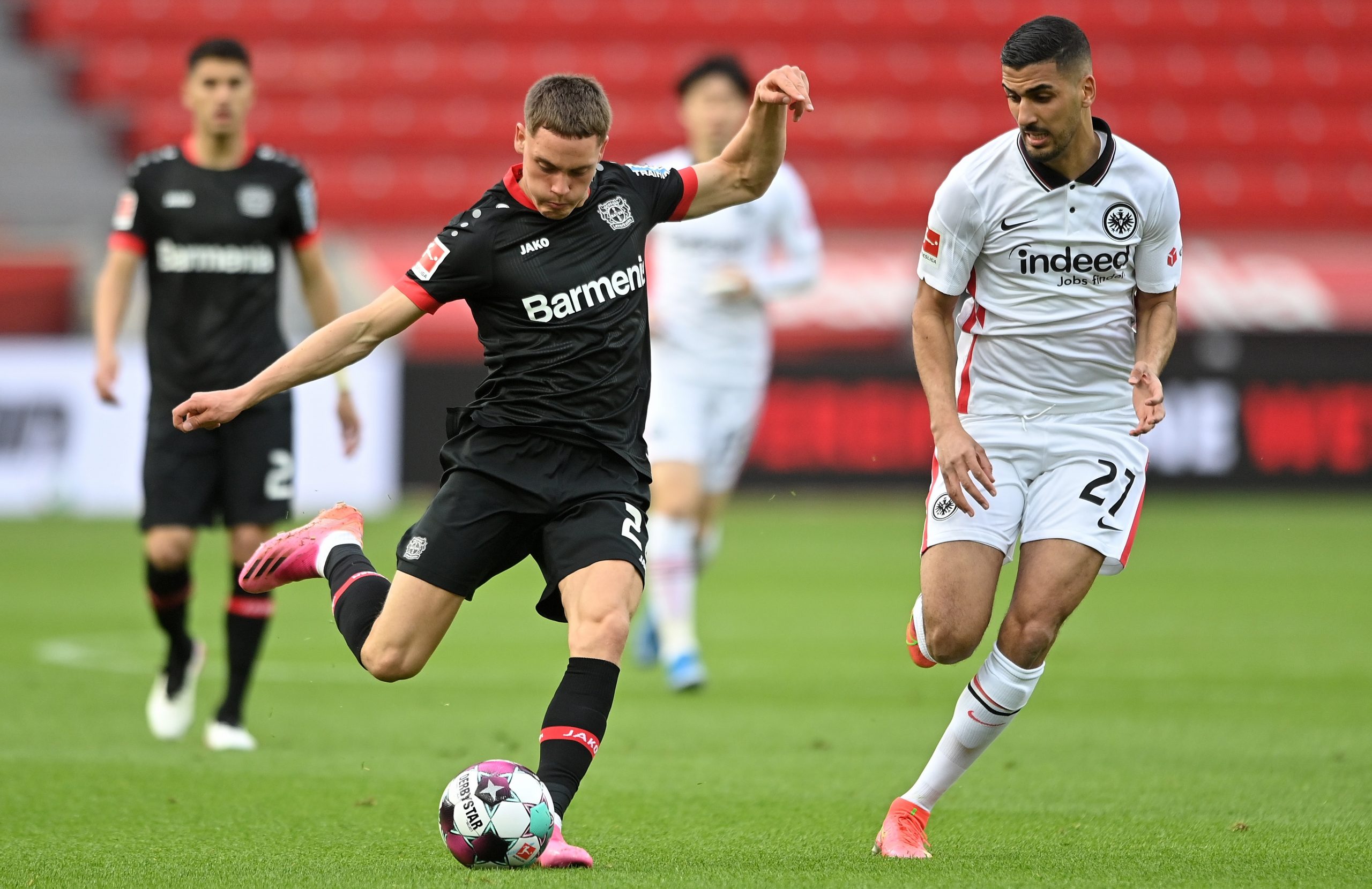 epa09157108 Leverkusen's Patrik Schick (L) in action against Frankfurt's Aymen Barkok (R) during the German Bundesliga soccer match between Bayer 04 Leverkusen and Eintracht Frankfurt in Leverkusen, Germany, 24 April 2021.  EPA/SASCHA STEINBACH / POOL CONDITIONS - ATTENTION: The DFL regulations prohibit any use of photographs as image sequences and/or quasi-video.