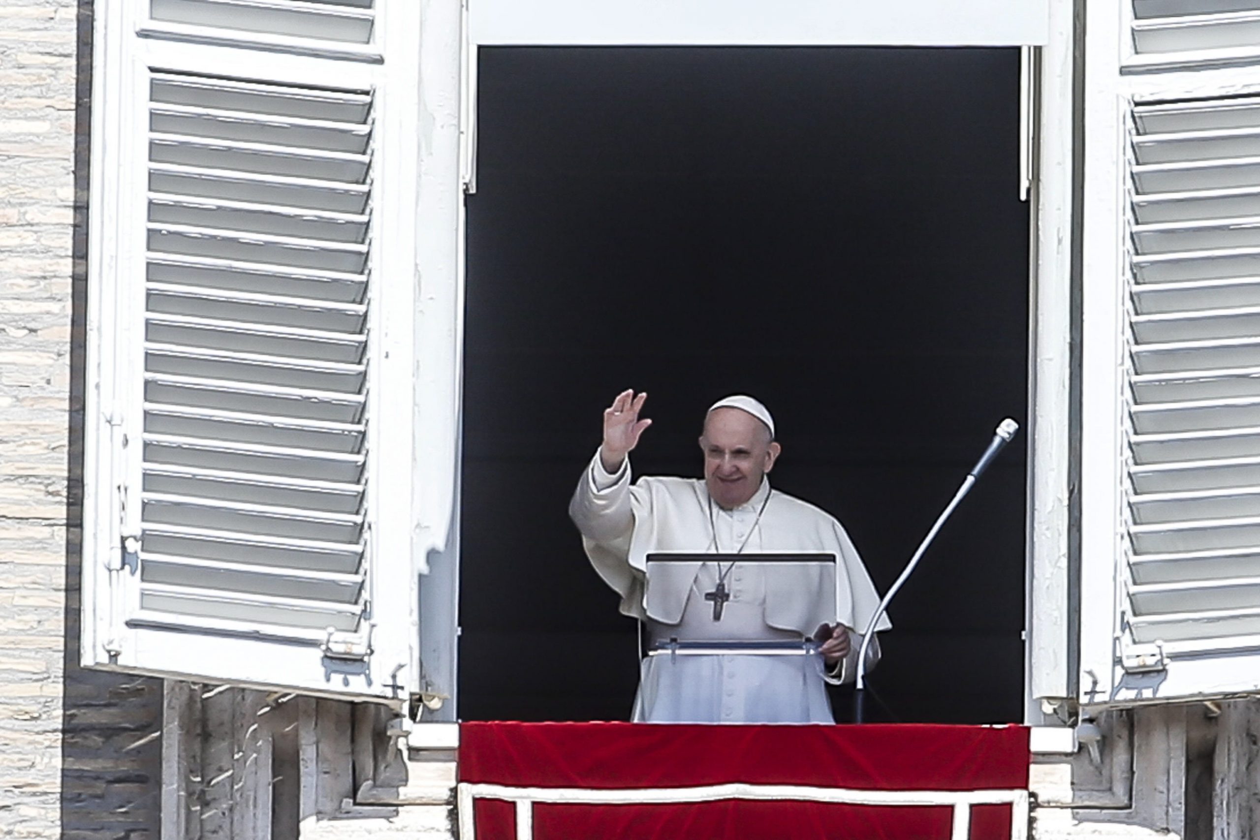 epa09158105 Pope Francis leads his Sunday Regina Coeli prayer from the window of his office overlooking Saint Peter's Square, Vatican City, 25 April 2021.  EPA/FABIO FRUSTACI