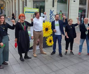 Zagreb, 01.05.2021. - Konferencija za medije čelnika Zeleno lijeve koalicije sa supredsjednikom Europskih zelenih Thomasom Waitzom koji je došao podržati kandidaturu Tomislava Tomaševića. foto HINA/ Tomislav KARDUM/ ml