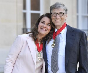 epa09176360 (FILE) - Microsoft co-founder and philanthropist Bill Gates (R) and his wife Melinda Gates (L), Co-Chair of the Bill and Melinda Gates Foundation, leave the Elysee Palace after they received the French Legion of Honor medal, in Paris, France, France, 21 April 2017 (reissued 03 May 2021). Bill and Melinda Gates are splitting up after 27 years of marriage, Bill Gates announced on 03 May 2021 in a tweet.  EPA/JULIEN DE ROSA *** Local Caption *** 53469750