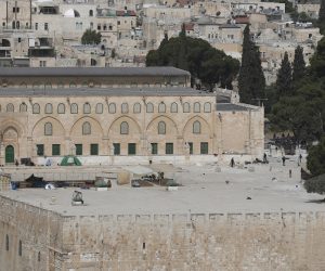 epa09188710 General view of the Al-Aqsa mosque compound during clashes between Palestinian and the Israeli police in Jerusalem, 10 May 2021, ahead of a planned march of Israelis right-wing groups to mark the 54th anniversary of the capture of east Jerusalem during the 1967 Six Day War.  EPA/ATEF SAFADI