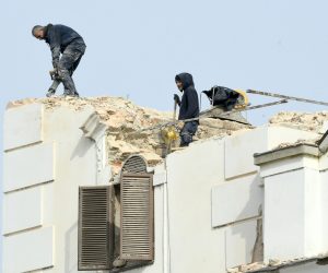 09.03.2021., Sisak - Nesto manje od dva mjeseca radnici gradjevninske tvrtke GME, ciglu po ciglu, rucno uklanjaju ostatke u potresu ostecenog zvonika katedrale Uzvisenja Svetog Kriza. Photo: Nikola Cutuk/PIXSELL