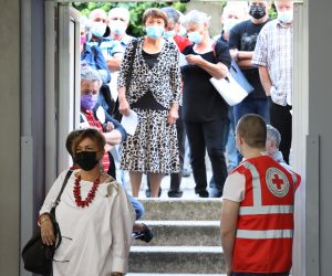 26.05.2021., Sibenik - U sportskoj dvorani na Baldekinu nastavljeno je cijepljenje protiv koronavirusa. Prvu dozu cjepiva i docijepljivanje primit ce vise od 500 osoba. Photo: Dusko Jaramaz/PIXSELL