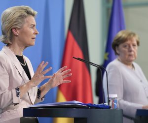 epa09293091 German Chancellor Angela Merkel (R) and Ursula von der Leyen (L), President of the European Commission, address the media during a joint press conference after a meeting in Berlin, Germany, 22 June 2021.  EPA/MICHAEL SOHN / POOL