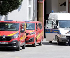 17.06.2021. Zagreb - Policija i Uskok upali u GSKG: Uhicene cetiri osobe, medju njima i voditelj. Dovodjenje osumnjicenih

Photo: Patrik Macek/PIXSELL