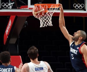 epa09374017 Nicolas Batum (R) of France in action during the Men's Basketball preliminary round Group B match between Czech Republic and France at the Tokyo 2020 Olympic Games at the Saitama Super Arena in Saitama, Japan, 28 July 2021.  EPA/WU HONG