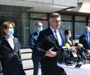 09.04.2021., Koprivnica -  Predsjednik Vlade Andrej Plenkovic za radnog posjeta Koprivnici obisao je Podravku i sastao se sa clanovima Uprave. Martina Dalic i Andrej Plenkovic Photo: Damir Spehar/PIXSELL