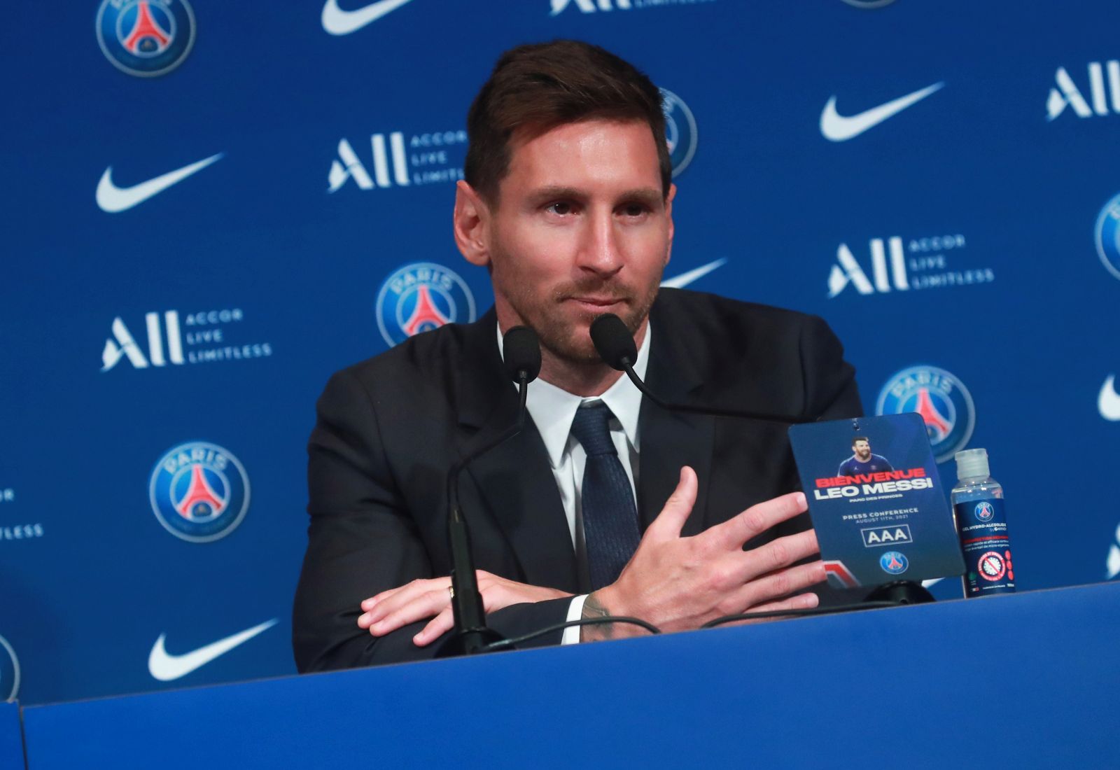 epa09409411 Argentinian striker Lionel Messi during his press conference as part of his official presentation at the Parc des Princes stadium, in Paris, France, 11 August 2021. Messi arrived in Paris on 09 August and signed a contract with French soccer club Paris Saint-Germain.  EPA/CHRISTOPHE PETIT TESSON