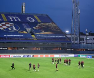 15.9.2021., Stadion Maksimir, Zagreb - UEFA Europa liga, skupina H, 1. kolo: GNK Dinamo Zagreb - FC West Ham United. Setnja igraca West Hama maksimirskim travnjakom dan uoci utakmice. 
Photo: Goran Stanzl/PIXSELL