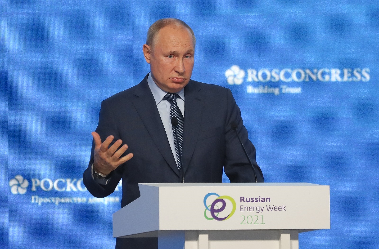 epa09521762 Russian President Vladimir Putin attends a plenary session during the REW 2021 Russian Energy Week international forum at the Manege Central Exhibition Hall in Moscow, Russia, 13 October 2021. The forum takes place from 13 to 14 October.  EPA/SERGEI ILNITSKY / POOL