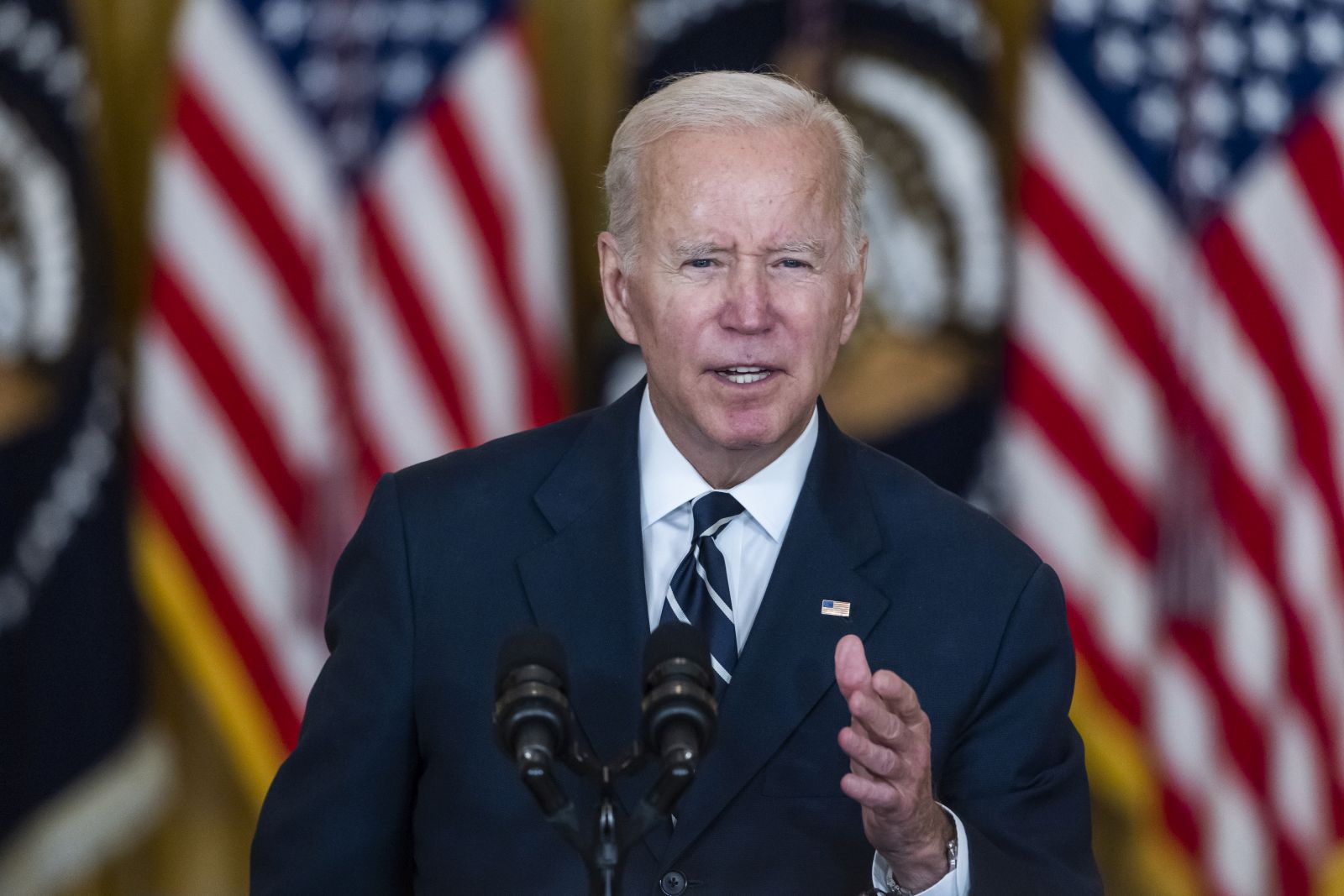 epa09550996 US President Joe Biden speaks about the framework of his 'historic' multi-trillion dollar spending deal in the East Room of the White House in Washington, DC, USA, 28 October 2021. Biden spoke just before leaving for the G20 in Rome, Italy.  EPA/JIM LO SCALZO