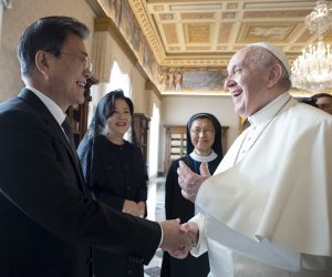 epa09551841 A handout picture provided by the Vatican Media shows Pope Francis (R) receiving in adience South Korea's President Moon Jae-in (L) in Vatican City, 29 October 2021, ahead of an upcoming G20 summit of world leaders in Rome to discuss climate change, COVID-19 and the post-pandemic global recovery.  EPA/VATICAN MEDIA HANDOUT  HANDOUT EDITORIAL USE ONLY/NO SALES