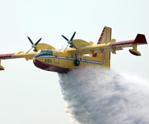 05.09.2021., Zaton - Pozar otvorenog prostora u Dobrom dolcu. U gasenju sudjeluje 46 vatrogasaca s 15 vozila. Magistrala Zaton zatvorena za sav promet. Na pozaru sudjeluju zracne snage.

Photo: Dusko Jaramaz/PIXSELL