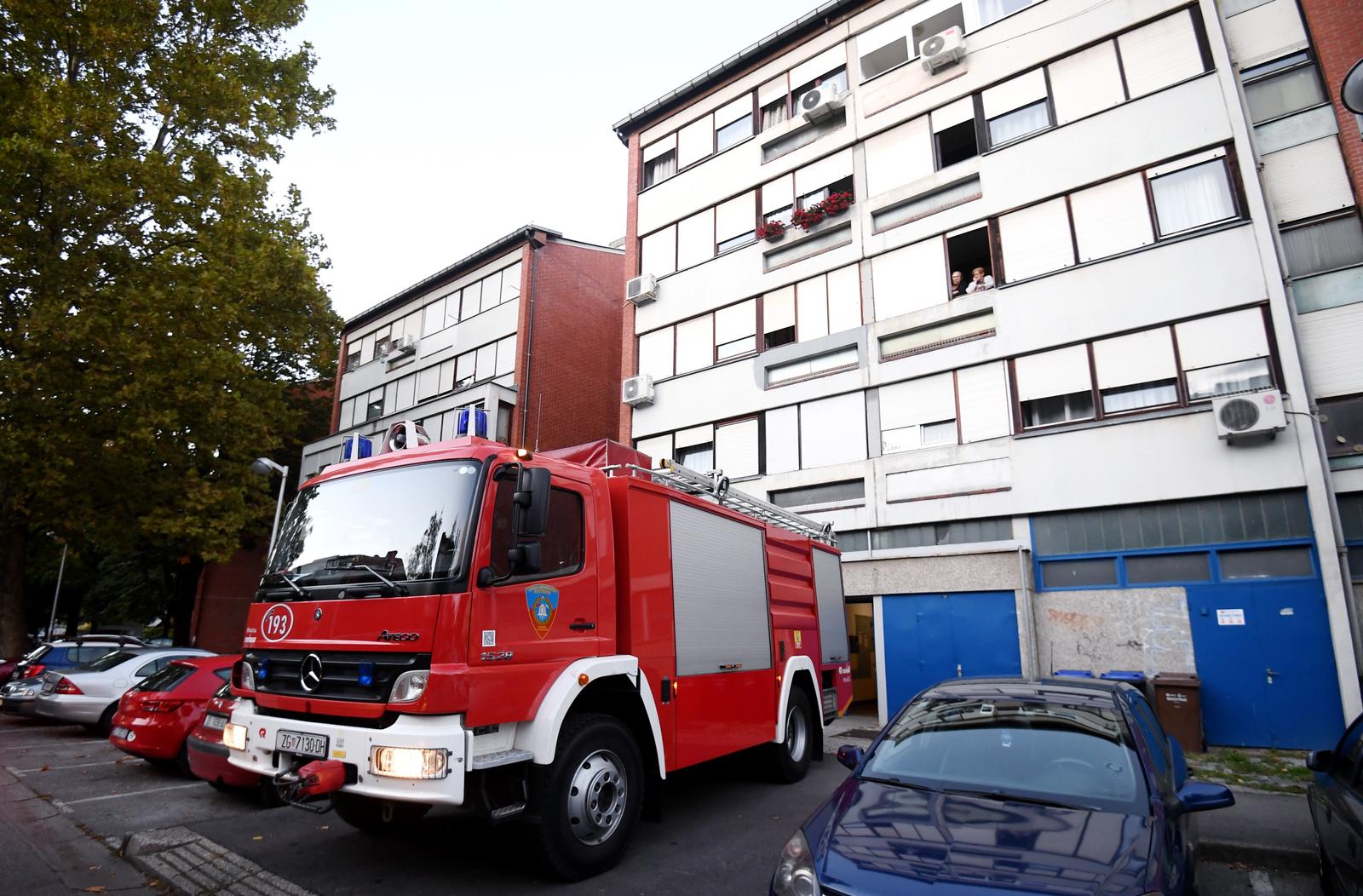 14.10.2021., Zagreb - Milana Resetara 38, pozar u stambenoj zgradi u kojoj je jedna osoba izgubila zivot.