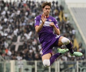 Fiorentina's Dusan Vlahovic celebrates after scoring during the Serie A soccer match between Fiorentina and Spezia, at the Artemio Franchi stadium in Florence, Italy, Sunday, Oct. 31, 2021. (Massimo Paolone/LaPresse via AP)