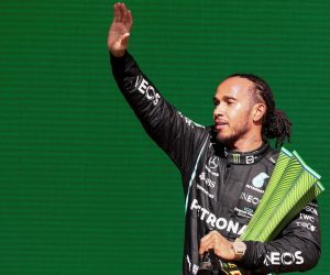 epa09582263 British Lewis Hamilton of Mercedes celebrates after winning the Brazilian Formula One Grand Prix at the Jose Carlos Pace racetrack in Sao Paulo, Brazil, 14  November 2021.  EPA/Sebastiao Moreira