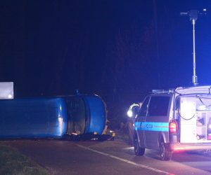 11.03.2019., Madzari, Sisak - U prevrtanju kombi vozila koje se dogodilo oko 17 sati, jedna je osoba poginula (suvozac) dok je vozac ozlijedjen. Zbog ocevida za sav promet bila je zatvorena ZC 3208 Blinja-Komarevo. Photo: Nikola Cutuk/PIXSELL