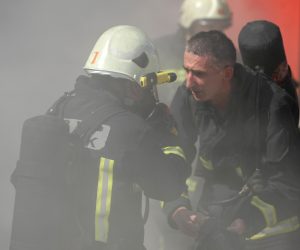 10.07.2012., Osijek - U sportskoj trgovini Ferivi na Trgu Ante Starcevica u jutarnjim satima izbio je pozar u kojem je doslo i do eksplozije. Ozlijedjenih nema, a brzom intervencijom vatrogasaca pozar je stavljen pod kontrolu. 
Photo: Davor Javorovic/PIXSELL