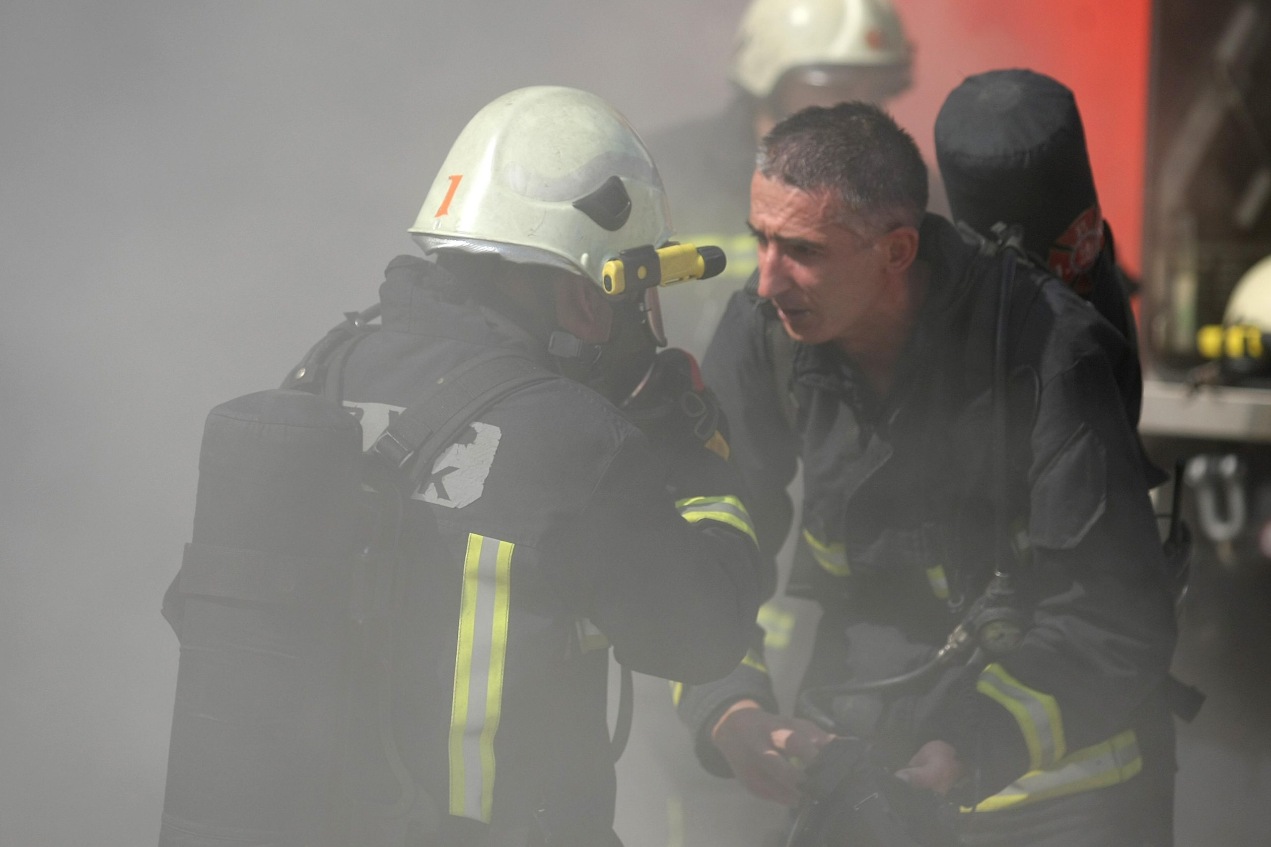 10.07.2012., Osijek - U sportskoj trgovini Ferivi na Trgu Ante Starcevica u jutarnjim satima izbio je pozar u kojem je doslo i do eksplozije. Ozlijedjenih nema, a brzom intervencijom vatrogasaca pozar je stavljen pod kontrolu. 
Photo: Davor Javorovic/PIXSELL