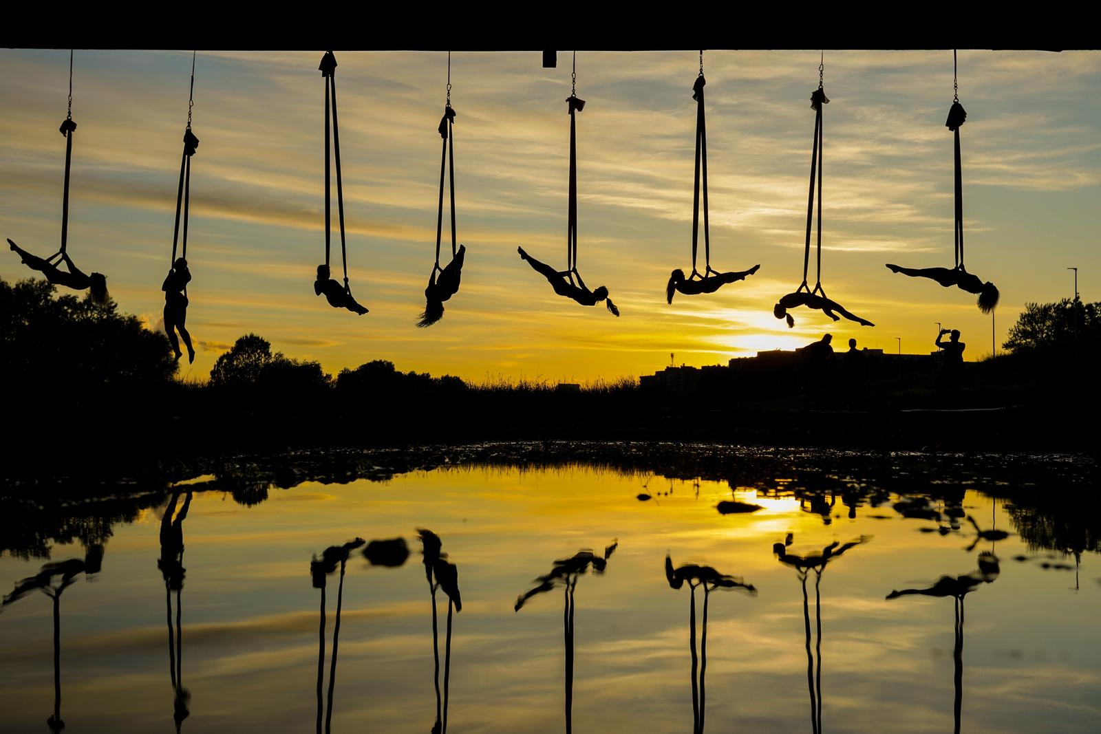 11.06.2020., Zagreb - Viseci s mosta Mladosti, clanice Triko Cirkus Studia izvode ples Aerial hammocka tijekom zalaska sunca.
Photo: Borna Filic/PIXSELL