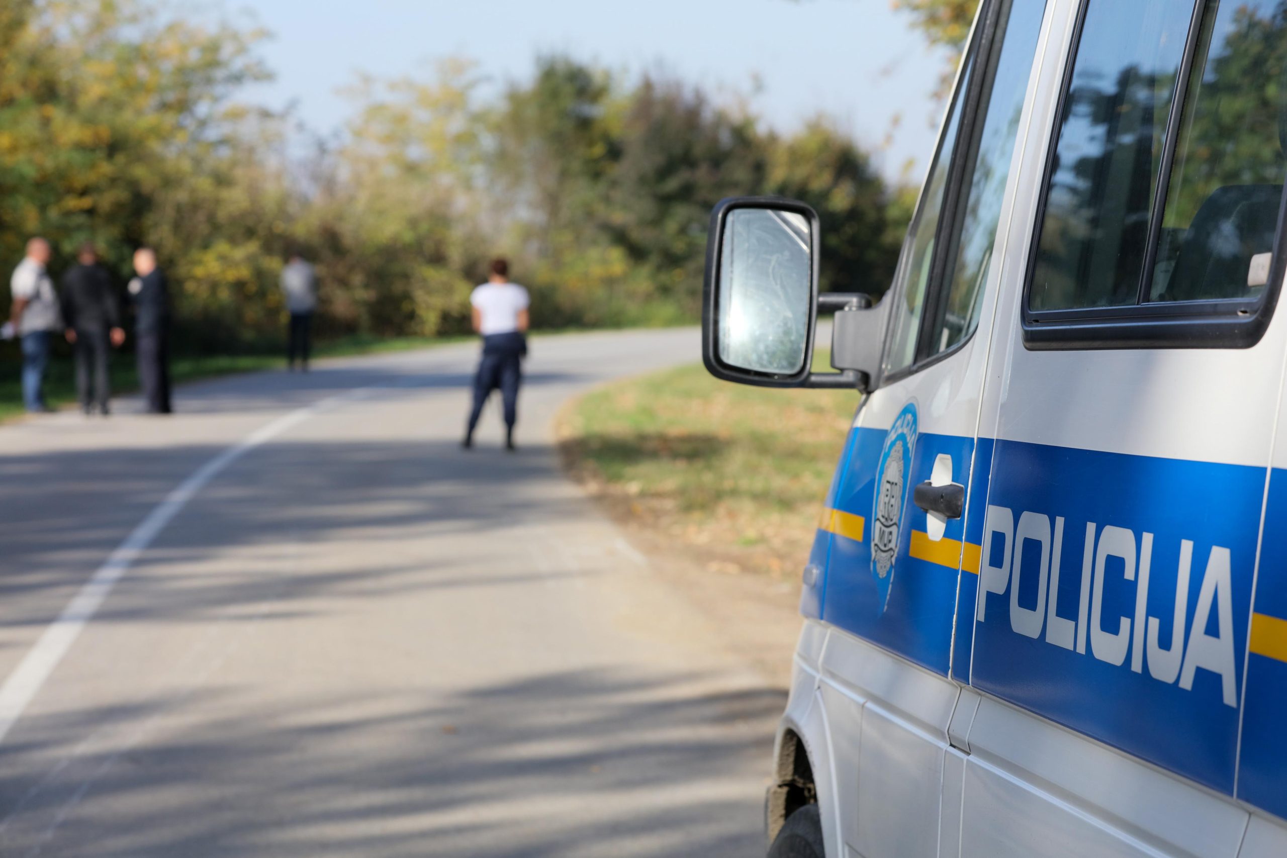 20.10.2019., Osijek -  Koprivna, Policijska istaga na terenu nakon oruzane pljacke gdje su iz vatrenog oruzja dvije osobe ozlijedjene
Photo: Dubravka Petric/PIXSELL