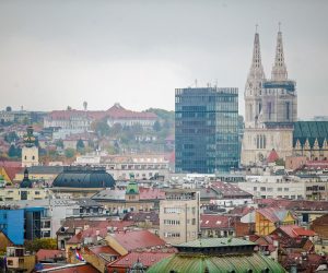 22.10.2021., Zagreb - Poged na kisom okupan grad sa 17 kata hotela Westin.