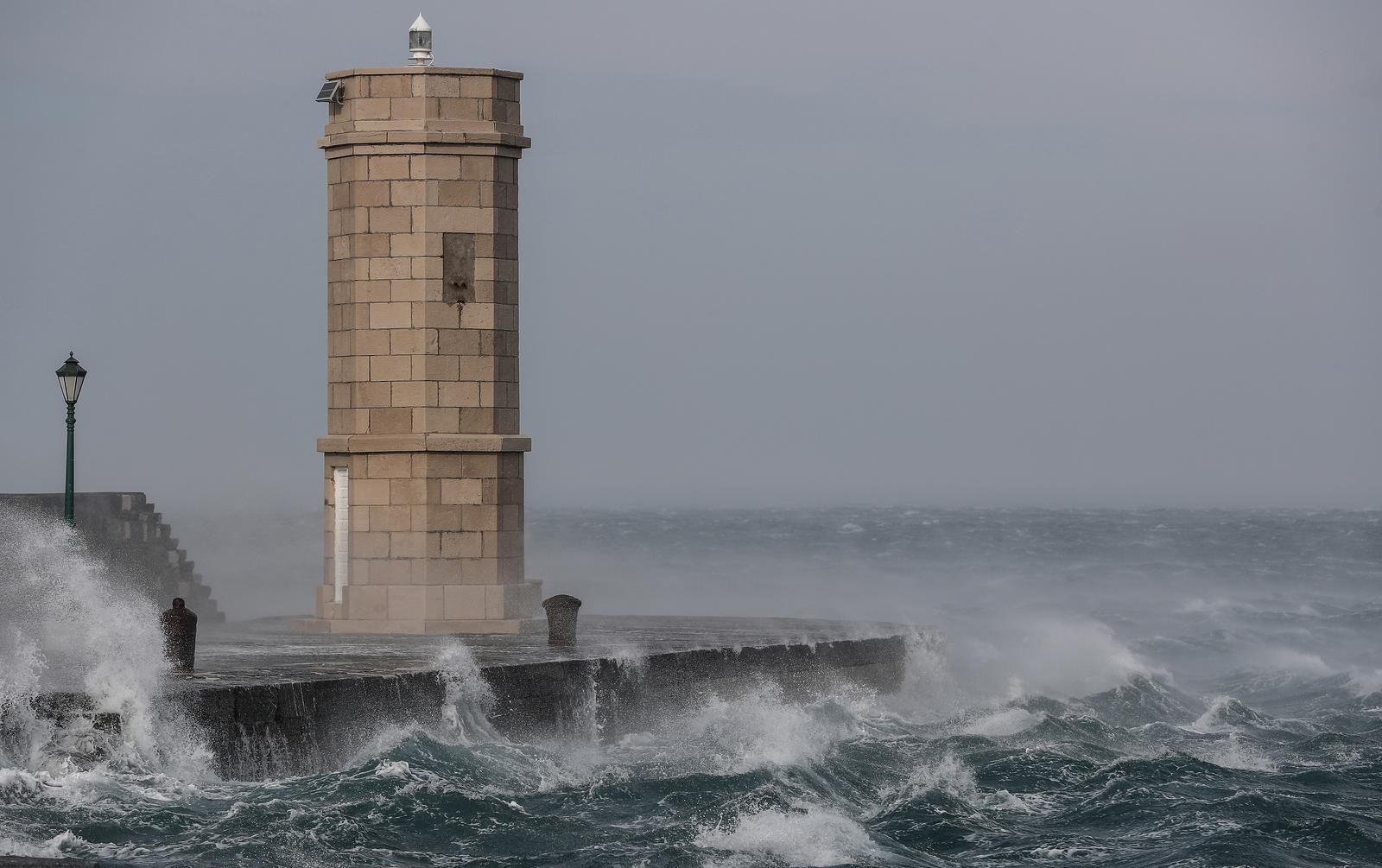 25.01.2019., Senj - Orkanska bura koja od jucer puse u ovom primorskom gradicu prelazi i preko sto sedamdeset kilometara na sat. 
Photo: Robert Anic/PIXSELL