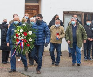 20.11.2020., Vukovar - U sklopu zavrsnog obiljezavanja "Dana sjecanja na zrtvu Vukovara 1991.-2020." odala se pocast ubijenim Vukovarcima u koncentracijskom logoru "Velepromet". Photo: Davor Javorovic/PIXSELL