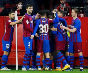 epa09653108 FC Barcelona's players celebrate the 1-1 goal during the Spanish LaLiga soccer match between Sevilla FC and FC Barcelona held at Sanchez Pizjuan Stadium, in Seville, southern Spain, 21 December 2021.  EPA/Jose Manuel Vidal